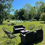 Casa de Férias Château La Maronne, Maison De Maître Avec Piscine Mauriac (Aquitaine)