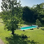 Casa de Férias Château La Maronne, Maison De Maître Avec Piscine