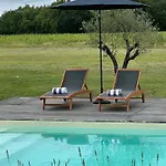 Casa de Férias Château La Maronne, Maison De Maître Avec Piscine Mauriac (Aquitaine)
