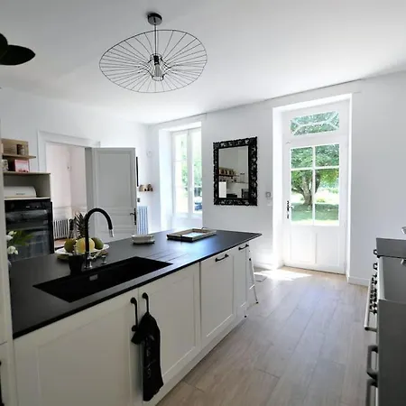 Chateau La Maronne, Maison De Maitre Avec Piscine