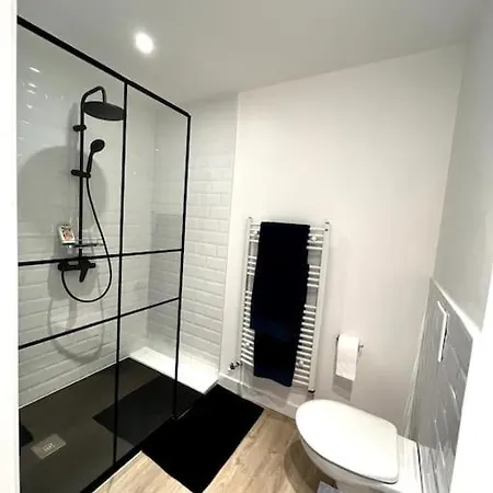 Château La Maronne, Maison De Maître Avec Piscine Mauriac (Aquitaine)