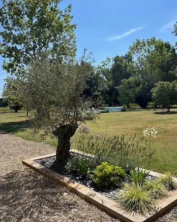 Hébergement de vacances Château La Maronne, Maison De Maître Avec Piscine *