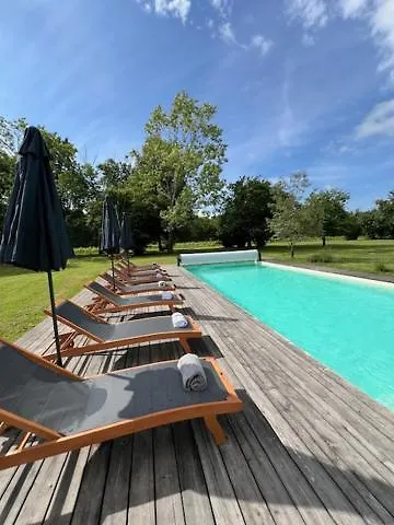 Dom wakacyjny Chateau La Maronne, Maison De Maitre Avec Piscine *